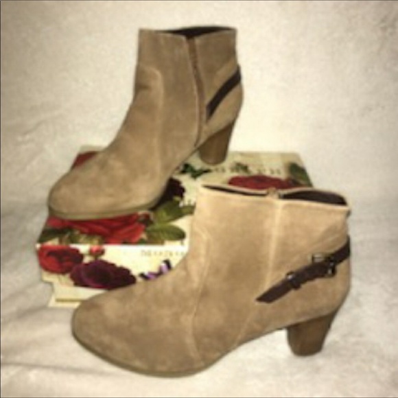 NWOT BASS ANKLE WEDGE BOOTS NEVER WORN - Picture 2 of 6